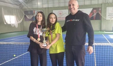 Damat İbrahim Paşa Ortaokulu Kort Tenisinde il Şampiyonu oldu